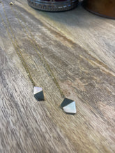 Load image into Gallery viewer, Mother of Pearl Pendant Necklace