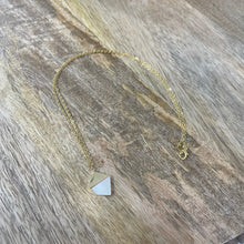 Load image into Gallery viewer, Mother of Pearl Pendant Necklace