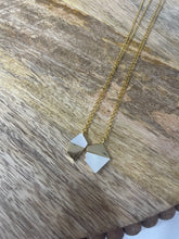 Load image into Gallery viewer, Mother of Pearl Pendant Necklace